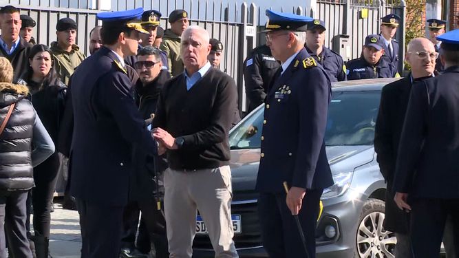 Carlos Negro y autoridades de la Policía Nacional participaron del velatorio del policía asesinado