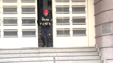 Bomberos extinguió incendio en edificio de la exJefatura de Policía de Montevideo.