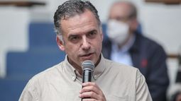 Yamandú Orsi se refirió a la fuga de narcotraficantes en prisión domiciliaria.