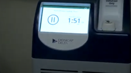 El Hospital de Clínicas presentó este viernes su segundo dispositivo que previene la caída del cabello por quimioterapia en mujeres con cáncer de mama.