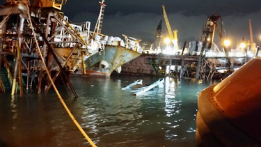 Se hundió un dique del puerto de Montevideo y una grúa cayó sobre barcos.