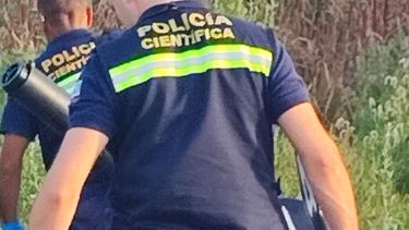 Balearon a un repartidor en el abdomen para robarle la moto y el celular