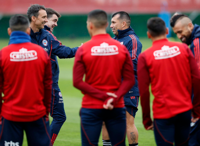 Selección de fútbol de Chile se prepara para enfrentar a Uruguay este viernes.