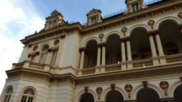 Investigan presunta violación en palacio presidencial francés