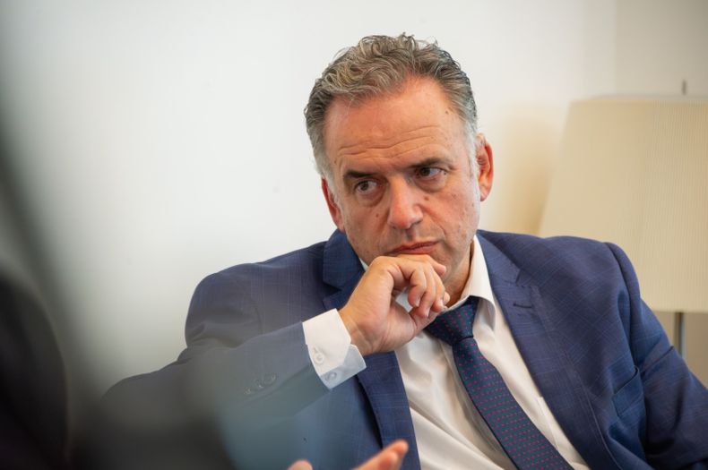 Los malos resultados en las encuestas son una luz "anaranjada", dijo Yamandú Orsi: "Hay que mejorar"