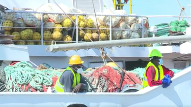 Evacuaron a 13 tripulantes del buque pesquero británico