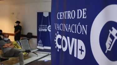 MSP habilita refuerzo anticovid para mayores de 50 años.