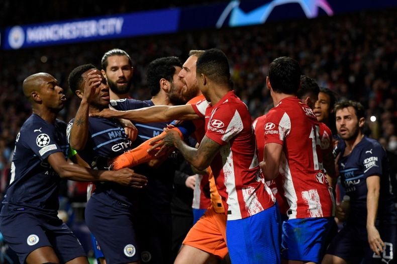 El Manchester City sufrió para clasificarse a semifinales.