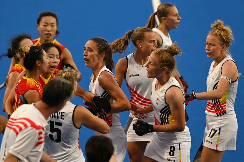 Un golpe en el partido de hockey entre China y Bélgica terminó con una pelea entre las jugadoras