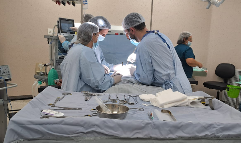 Las dos primeras operaciones en el Hospital del Cerro.
