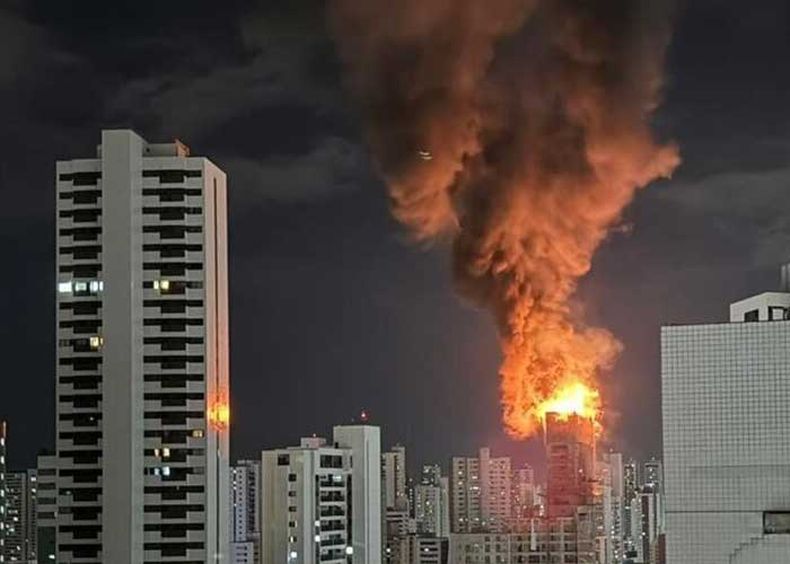 Un incendio afectó un edificio en construcción