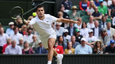 Carlos Alcaraz fue eliminado en octavos de final de Wimbledon.