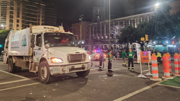 La intendencia informó que recogió más de ocho toneladas de basura tras los festejos de los 300 años de Montevideo.