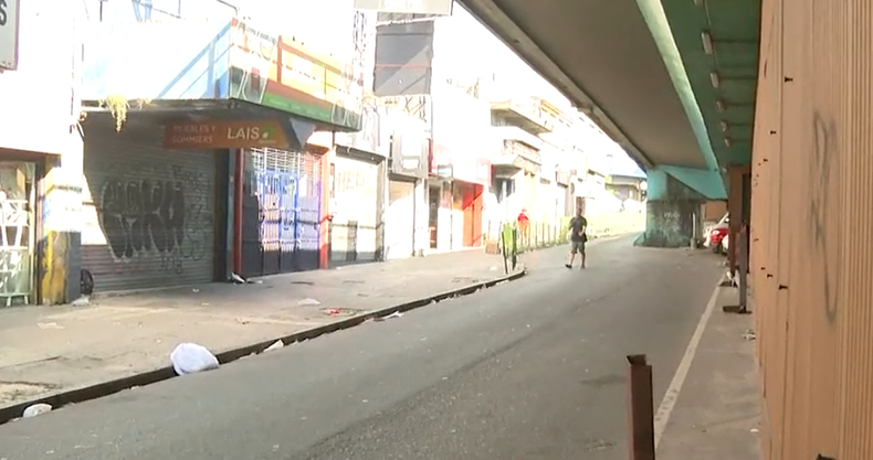 Comerciantes de Paso Molino critican instalación de estructura bajo el Viaducto que obstaculiza la circulación