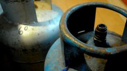 Explosión por fuga de gas dejó un fallecido y dos intoxicadas, entre ellas una niña, en vivienda de Ituzaingó