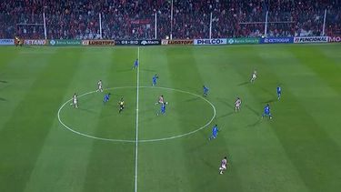 el increible golazo de mitad de cancha que le hicieron a un arquero uruguayo en argentina