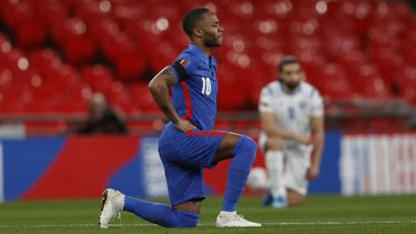 FIFA abre expediente por insultos racistas contra ingleses en Hungría