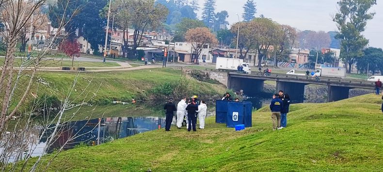 Hallaron el cuerpo de un hombre flotando en el arroyo Miguelete