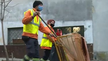 Inclusión laboral: Jóvenes barren calles en la Aguada