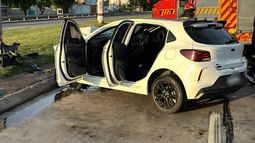 Joven de 18 años murió en un siniestro en los accesos; el auto en el que viajaba chocó contra una columna