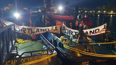 Ocupación de remolcadores de Ancap en Punta del Este en defensa de la industria del cemento y de cal.