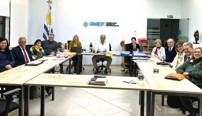 El presidente del Codicen de la ANEP, Robert Silva, presidió la última sesión del organismo y dejó el cargo para dedicarse a la política.