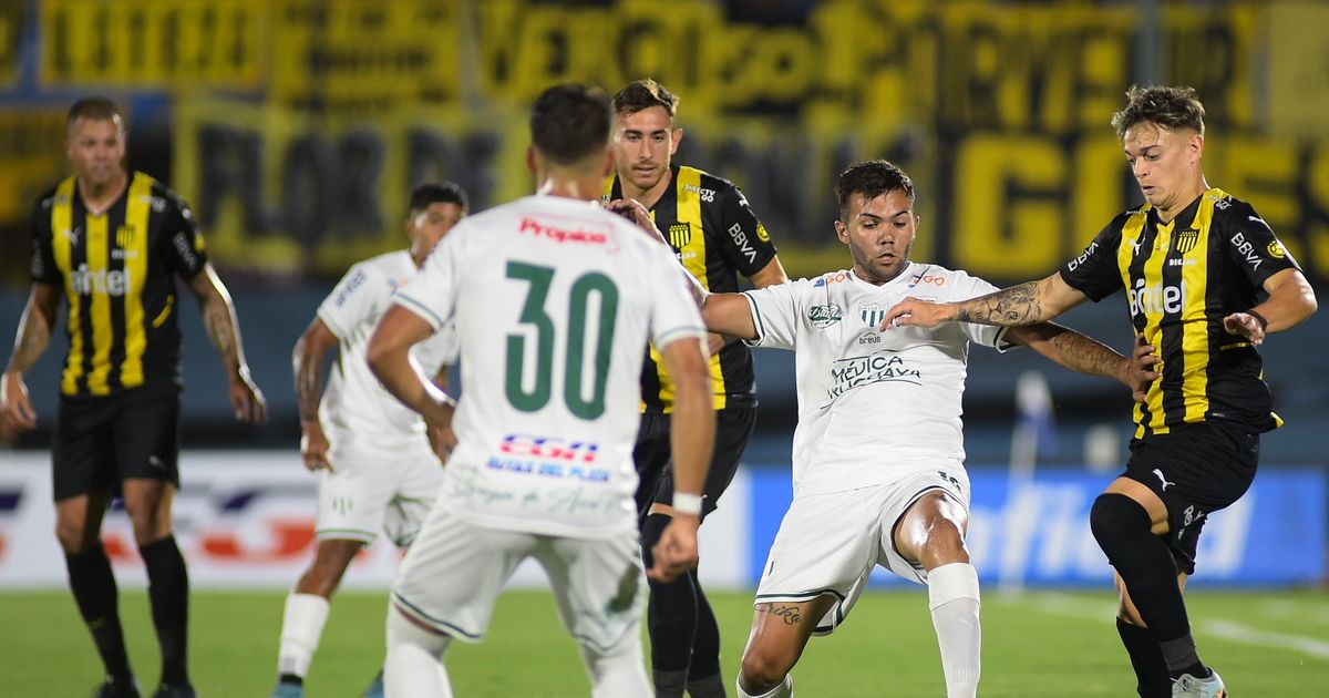 Peñarol le ganó a Liverpool y estiró la definición del Campeonato Uruguayo