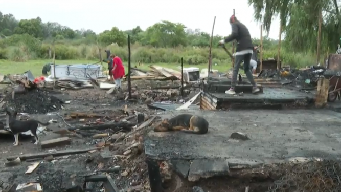 Familia se quedó con lo puesto luego de que incendio consumiera su vivienda