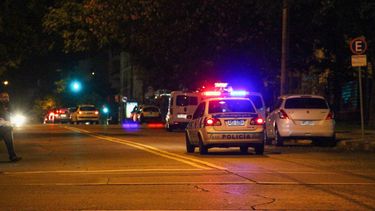 Apuntó a una mujer, le robó el celular y cayó por una selfie con amigos