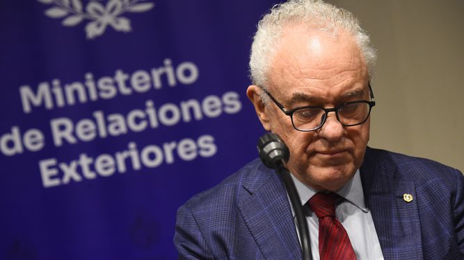 Orsi dijo que cada vez más respalda al canciller Lubetkin tras pedidos de renuncia por parte de la oposición