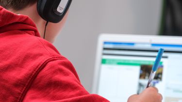 Anep autorizó que centros educativos dicten clases y tomen exámenes y parciales en forma virtual ante ocupaciones..