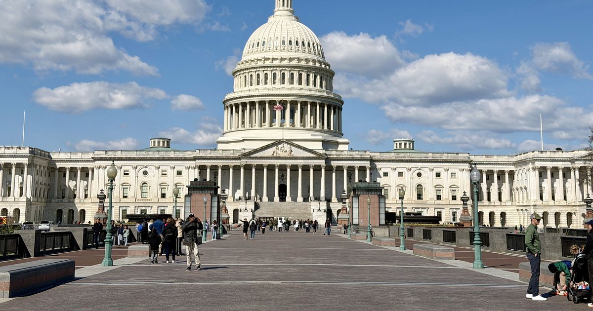 Republicanos frenaron en el Congreso de EE.UU. un intento de limitar poderes de Trump en Irán