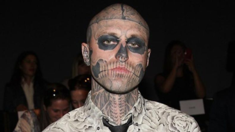 Murió Zombie Boy, el modelo conocido por sus tatuajes de estilo cadavérico