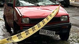Preocupación por estado ruinoso de edificios en Ciudad Vieja; escombros caídos destrozaron un auto