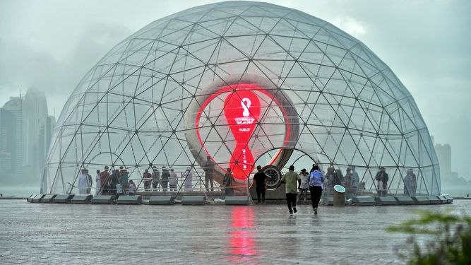 La FIFA confirmó este lunes que negocia la creación de un fondo de indemnización para los trabajadores migrantes accidentados en las obras del Mundial de Qatar.