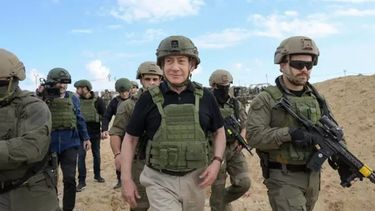 El primer ministro de Israel, Benjamin Netanyahu, durante una visita al interior de la Franja de Gaza en medio de la guerra contra Hamás
