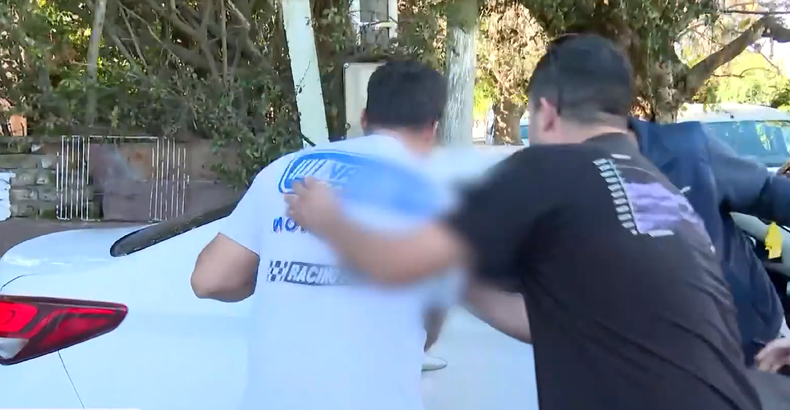 Imputado por femicidio en Empalme Sauce: hubo insultos y golpes a un móvil policial tras la audiencia