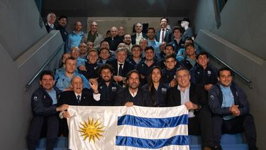 Lacalle Pou entregó el Pabellón Nacional a los atletas representarán a Uruguay en los Juegos Olímpicos