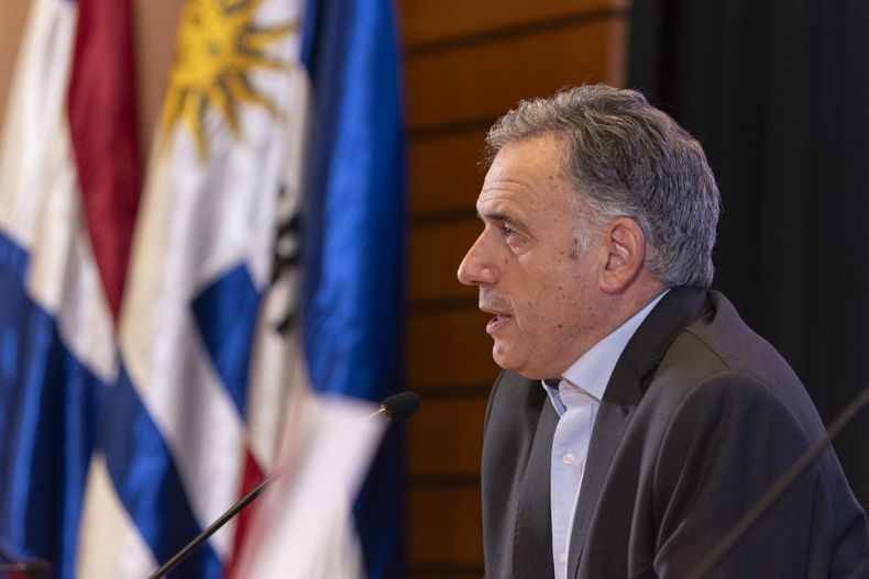 Orsi reiteró que las políticas de Bukele son "inaplicables" en Uruguay pero que el Estado debe estar presente