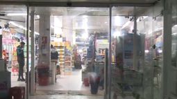 Cuatro delincuentes armados asaltaron un supermercado en Belvedere