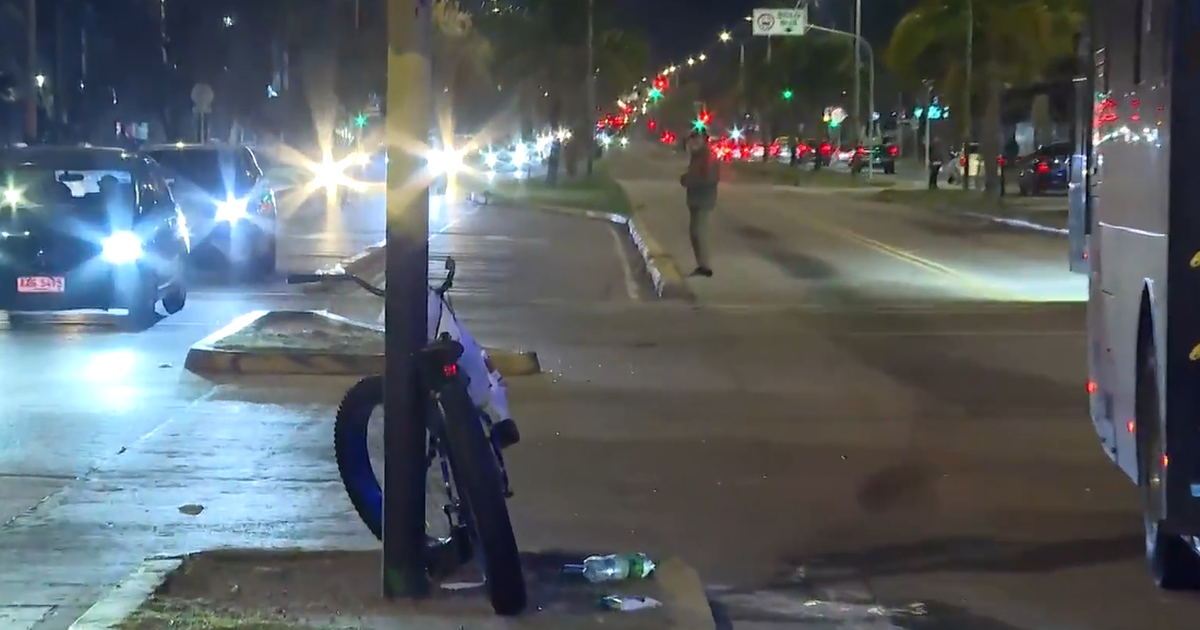 Una bicicleta chocó con un ómnibus en Las Acacias y sus ocupantes sufrieron lesiones leves