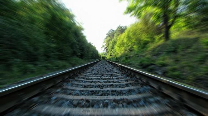 Anciana sobrevivió luego que un tren le pase por encima.
