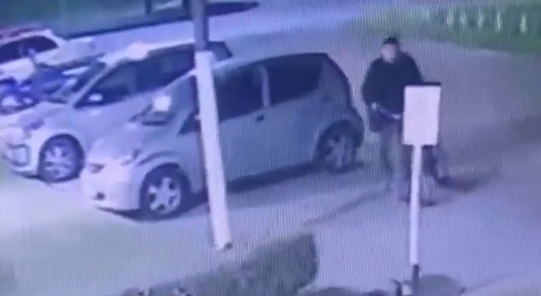 Buscan a un hombre denunciado por seguir a jóvenes y realizar actos obscenos en la vía pública