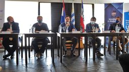 Gobierno promueve turismo costero con avistamiento de ballenas