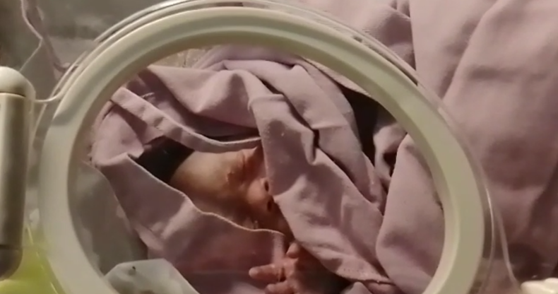 Una mujer tuvo a su hija en el Centro Nacional de Quemados.