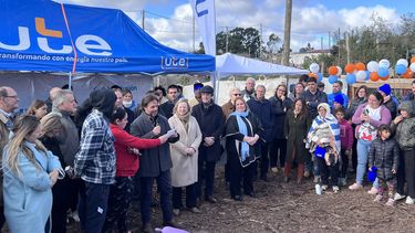 Lacalle Pou leyó la carta que le envío una vecina del barrio San Miguel, en donde se inauguró red eléctrica