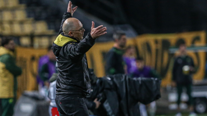 Alfredo Arias dejó de ser el entrenador de Peñarol.