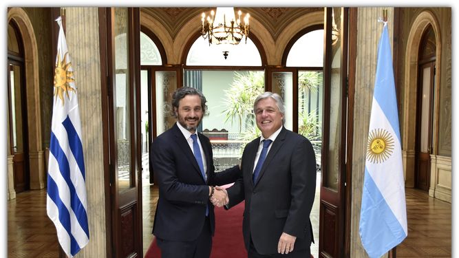 Reunión en Montevideo entre los cancilleres de Argentina, Santiago Cafiero, y de Uruguay, Francisco Bustillo.&nbsp;
