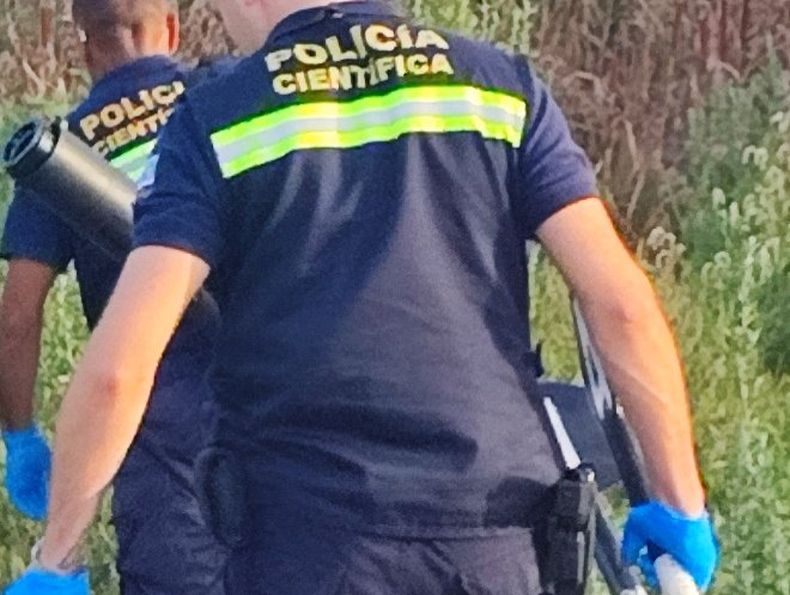 Balearon a un repartidor en el abdomen para robarle la moto y el celular