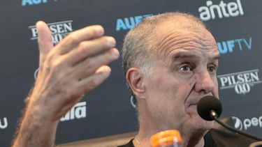 Marcelo Bielsa dio la lista de convocados para la doble fecha de Eliminatorias